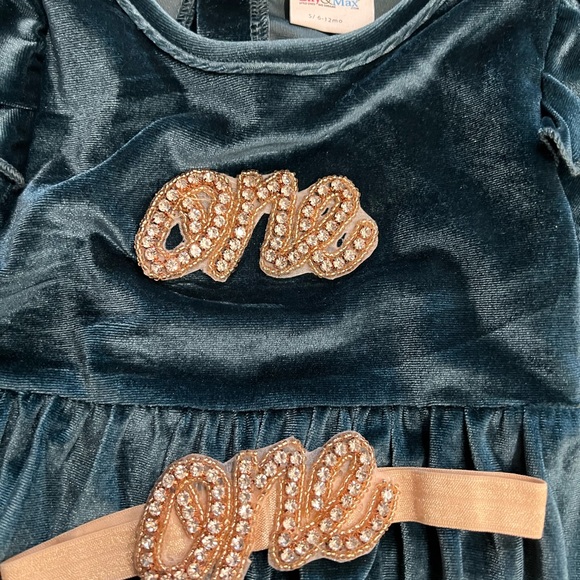 Rustic Green Velvet Romper For Baby Girl’s First Birthday - Picture 2 of 6